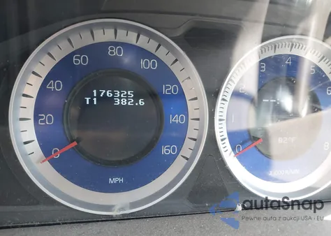 2011 Volvo Xc60 T6/T6 R-Design z USA, uszkodzony, nr VIN YV4902DZ1B2196479